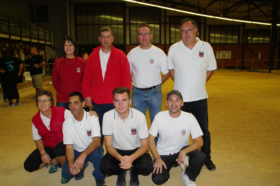 joueuses et joueurs : MECHAIN Brigitte - DE LAZZER Franck - AMBROISE Anthony - Coach ACHARLES Jean-Marc accroupis: MOLLE Martine - SALIBA José - DUMONT Amaury - DARAI Serge