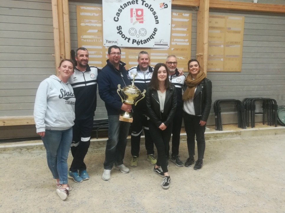 Le président avec les vainqueurs et les filles de Laure Le président avec les vainqueurs et les filles de Laure