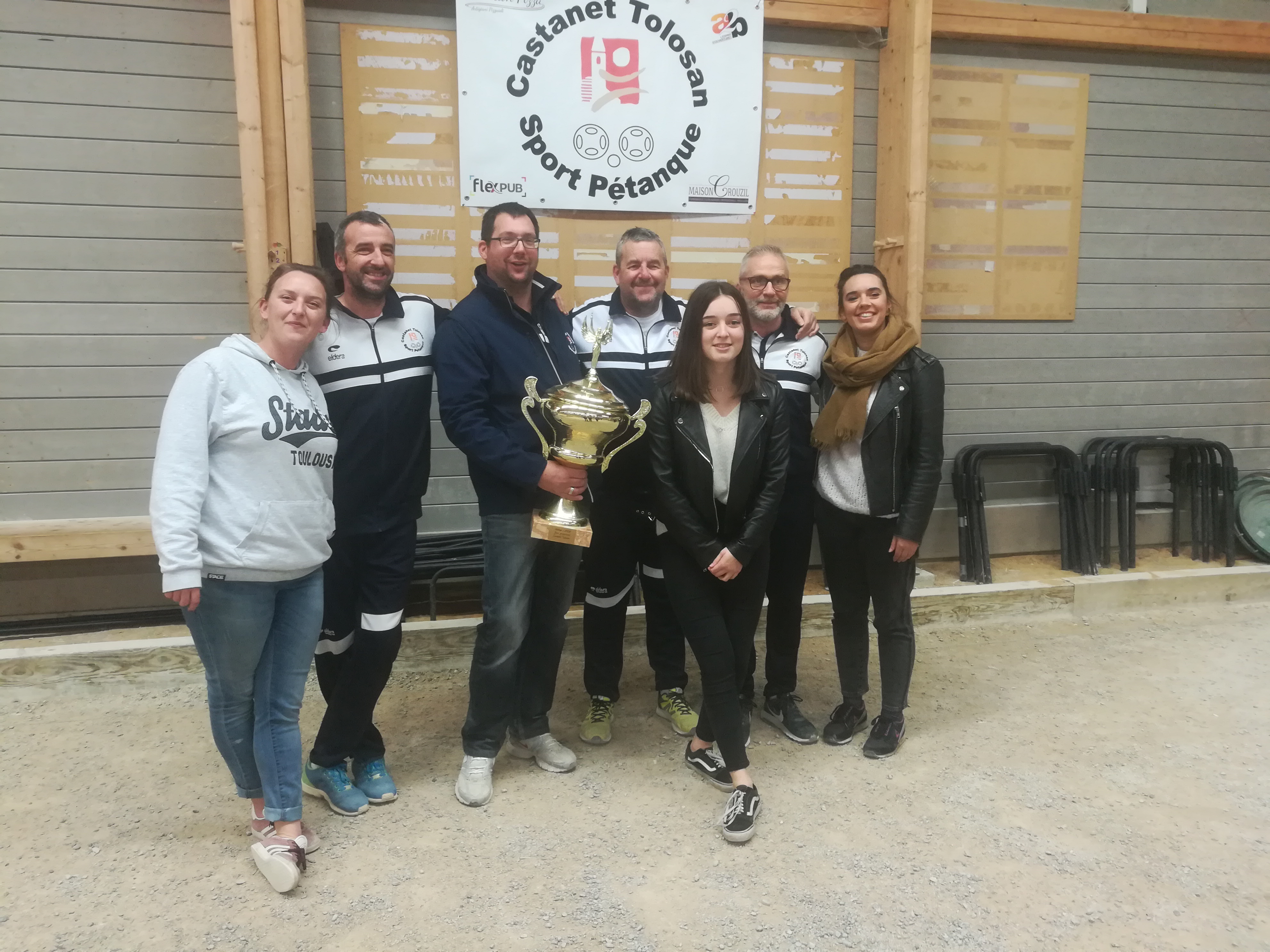 Le président avec les vainqueurs et les filles de Laure Le président avec les vainqueurs et les filles de Laure