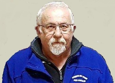 Notre ami Christian nous a quitté a l'aube de ses 68 ans. Grand serviteur de la pétanque berrichonne il fut l'un des fondateurs du club de Sancoins il y a une quarantaine d'année, dont il en fut secrétaire pendant de longue année.Elu membre du Comité du cher en 1981 il devient également arbitre stagiaire en 1983 arbitre départemental et arbitre de ligue en 1987 il sera président de la commission d'arbitrage en 2005.En 2009 il est nommé secraitaire du CD18 fonction qu'il occupait toujours à ce jour.Il était en charge des licences(ce qui n'est pas une mince affaire) ainsi que du National DM.Pour son dévouement sans faille il fut récompensé par la médaille de bronze en 1995 puis d'argent en 1997 et or en 2007. Bien sur nous pensons fort à Yann son fils ainsi qu'à Manuela sa compagne. pour ceux qui le désirent,ses obsècles auront vendredi 29 Mai à 15h en l'église de Sancoins. SALUT CHRISTIAN. Notre ami Christian nous a quitté a l'aube de ses 68 ans. Grand serviteur de la pétanque berrichonne il fut l'un des fondateurs du club de Sancoins il y a une quarantaine d'année, dont il en fut secrétaire pendant de longue année.Elu membre du Comité du cher en 1981 il devient également arbitre stagiaire en 1983 arbitre départemental et arbitre de ligue en 1987 il sera président de la commission d'arbitrage en 2005.En 2009 il est nommé secraitaire du CD18 fonction qu'il occupait toujours à ce jour.Il était en charge des licences(ce qui n'est pas une mince affaire) ainsi que du National DM.Pour son dévouement sans faille il fut récompensé par la médaille de bronze en 1995 puis d'argent en 1997 et or en 2007. Bien sur nous pensons fort à Yann son fils ainsi qu'à Manuela sa compagne. pour ceux qui le désirent,ses obsècles auront vendredi 29 Mai à 15h en l'église de Sancoins. SALUT CHRISTIAN.