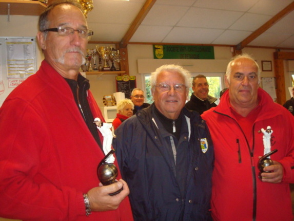 DEHOUX A/CHIBERT P Boussy st Ant. Finalistes Vétérans avec le délégué ROUAUX E