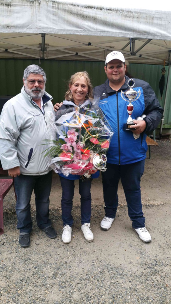 Les vainqueurs M. Pin & L. Josse du club de CBPRO avec le Président J.C Camet