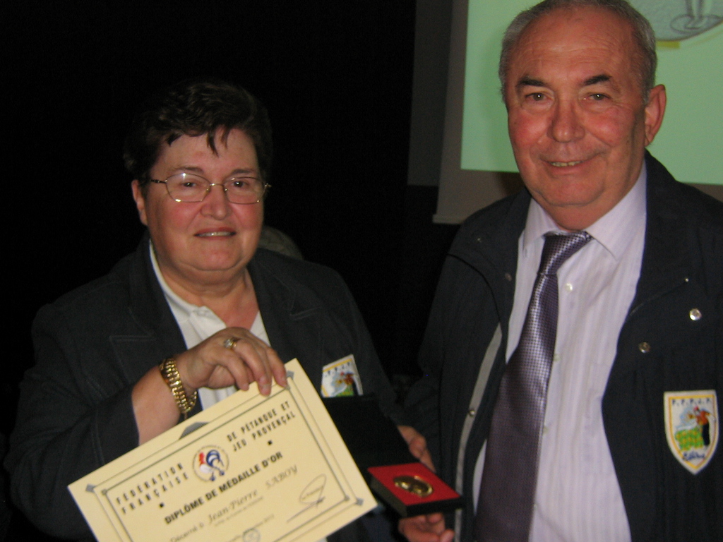 Jean-Pierre lors de la remise du diplome de la médaille d'or de la FFPJP à l'AG du Comité du 24 Novembre 2012 à Breuillet