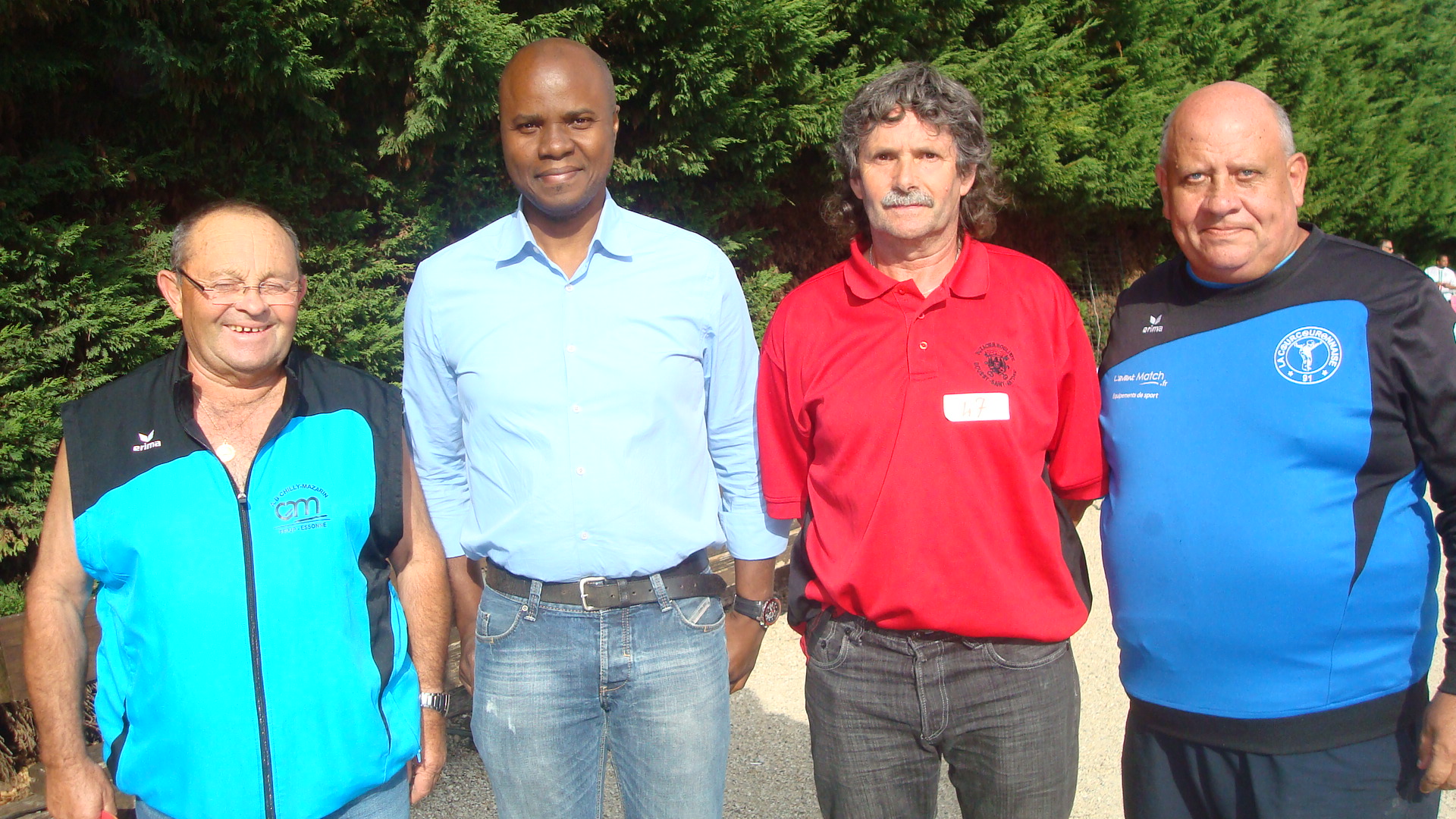 Les finalistes avec le Président du club de Courcouronnes BONNEL C et l'élu