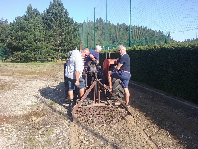 Nettoyage terrain de pétanque au stade 02 08 2019 Nettoyage terrain de pétanque au stade 02 08 2019