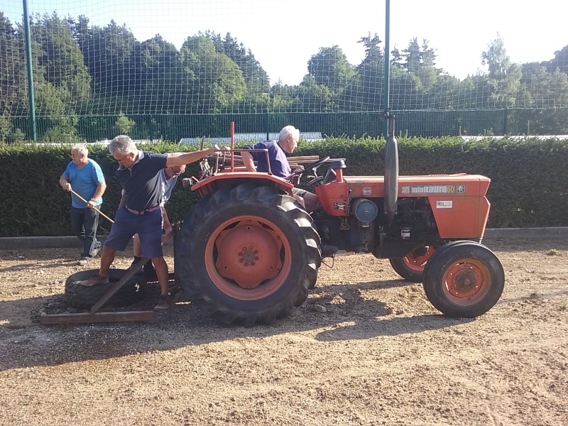 Nettoyage terrain de pétanque au stade 02 08 2019 Nettoyage terrain de pétanque au stade 02 08 2019