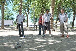 COMMENTRY OFFRE LA VICTOIRE A CUSSET COMMENTRY OFFRE LA VICTOIRE A CUSSET