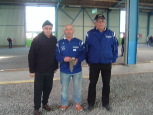 Dédé Alain et Gigi s'inclinaient aussi dans le B Dédé Alain et Gigi s'inclinaient aussi dans le B