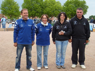 Anita et José s' imposent en 1/4 face à Tonio et Sylvie Anita et José s' imposent en 1/4 face à Tonio et Sylvie