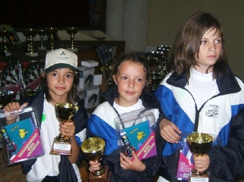 Les filles encore sous les feux des projecteurs Les filles encore sous les feux des projecteurs