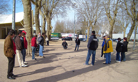 l'équipe (A) poursuit sa route l'équipe (A) poursuit sa route