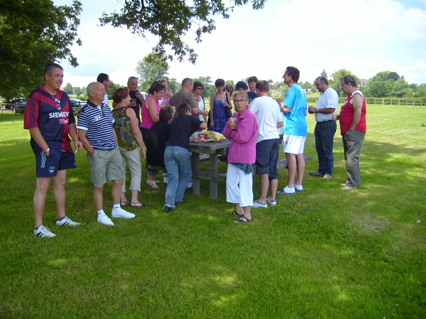 Roger et Jean-Claude dans l'attente.... de l'apéro !!! Patience messieurs ! Roger et Jean-Claude dans l'attente.... de l'apéro !!! Patience messieurs !