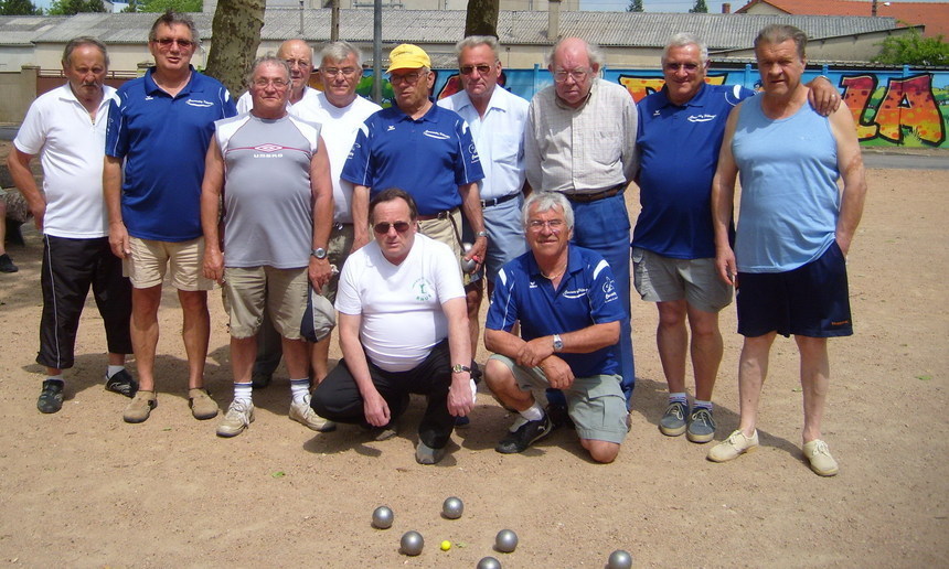 LES VETERANS ( B ) VAINQUEURS  9 A 2 FACE A VICHY RHUE