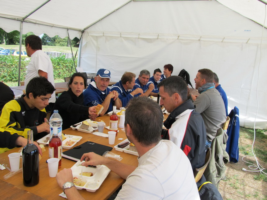 COMMENTRY CONFORTE SA PLACE DE LEADER FACE A VALLON 24 - 12 COMMENTRY CONFORTE SA PLACE DE LEADER FACE A VALLON 24 - 12