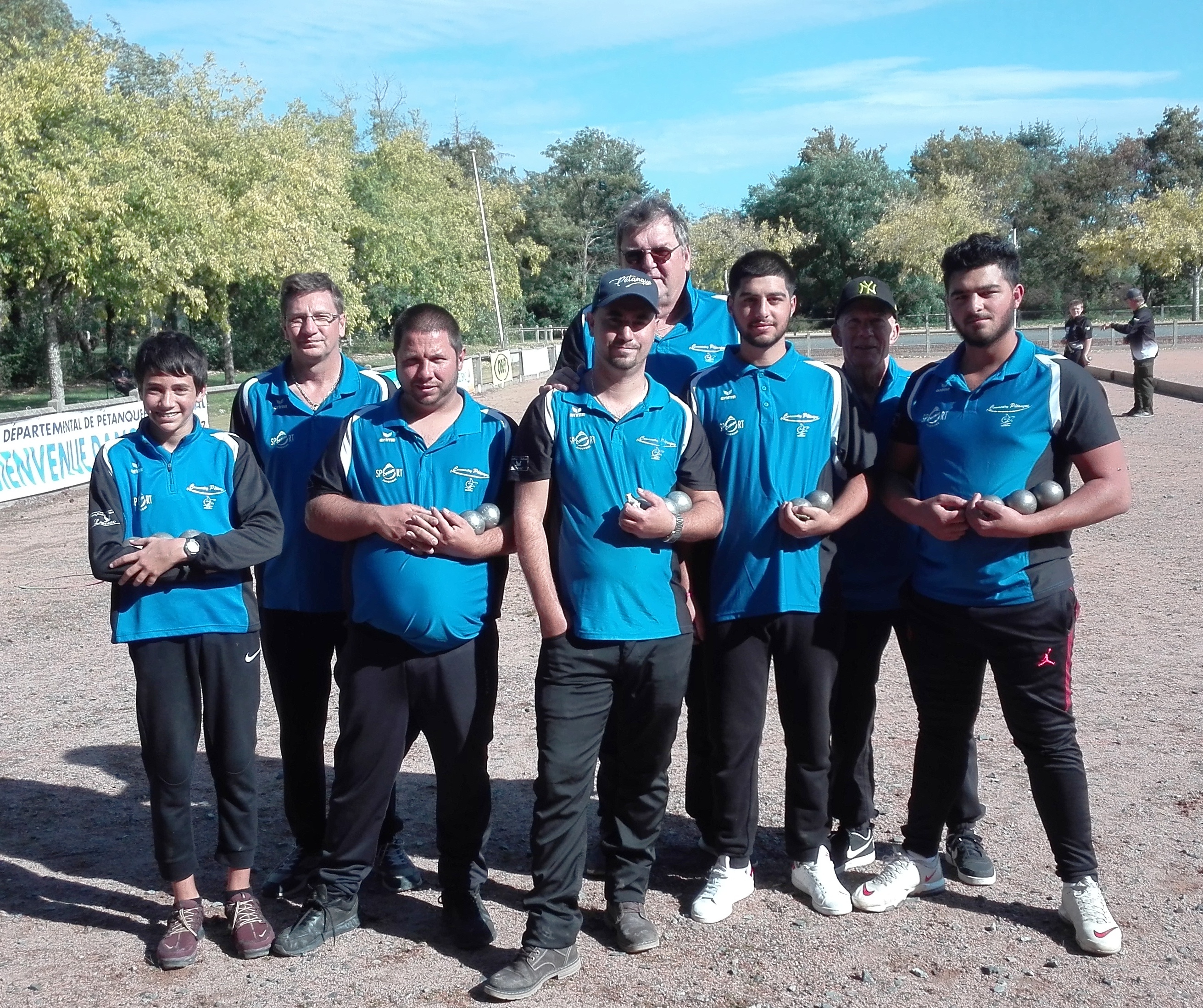 UNE MONTÉE ET UNE TROISIÈME PLACE UNE MONTÉE ET UNE TROISIÈME PLACE