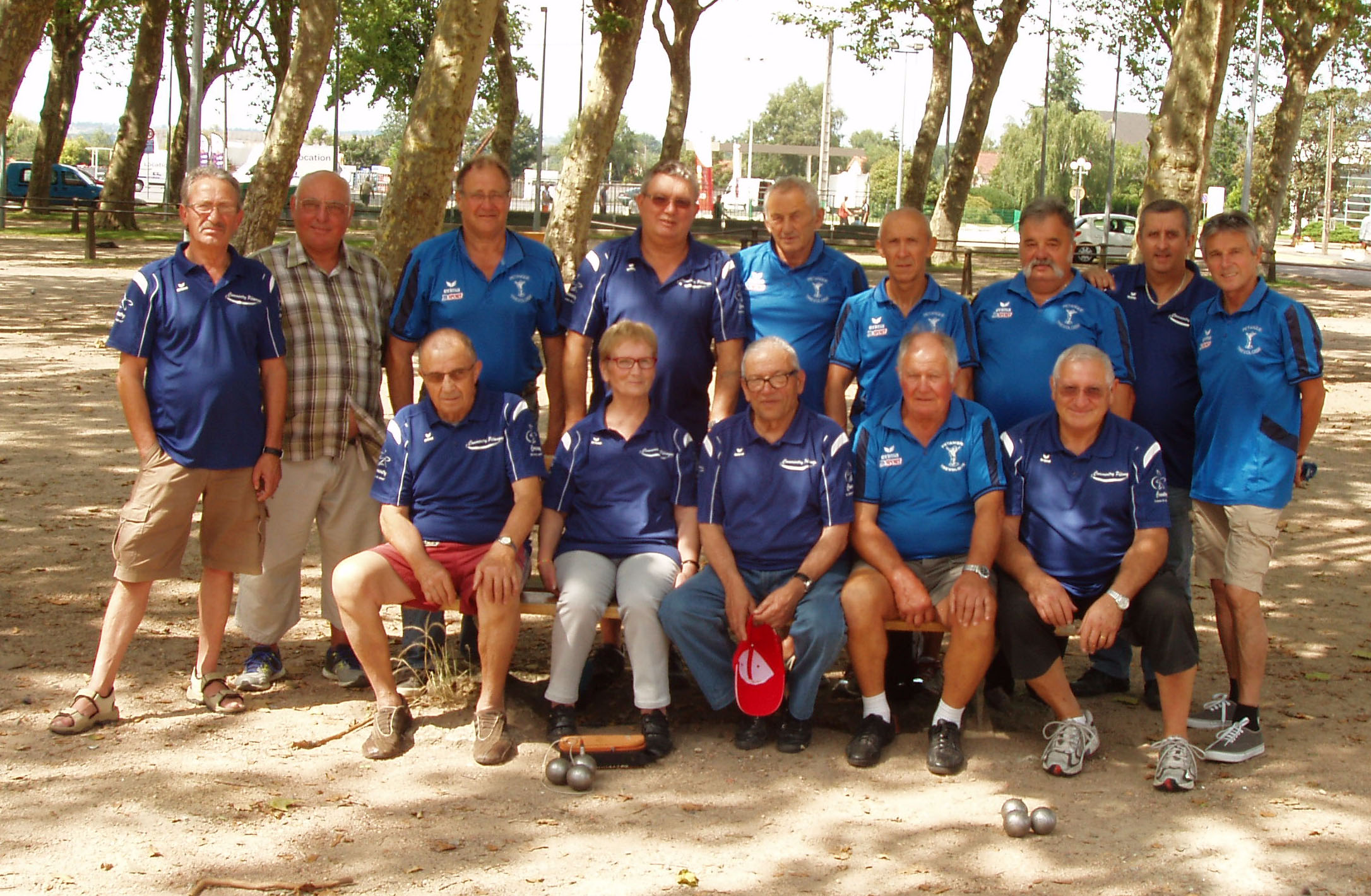 LES VETERANS SINCLINENT FACE A TREVOL LES VETERANS SINCLINENT FACE A TREVOL