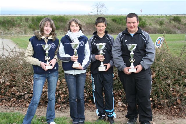 Kévin et Steeve avec les charmantes finalistes du Veurdre Kévin et Steeve avec les charmantes finalistes du Veurdre