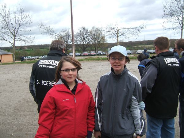 Amélie et Audrey ont le sourire malgré le froid Amélie et Audrey ont le sourire malgré le froid