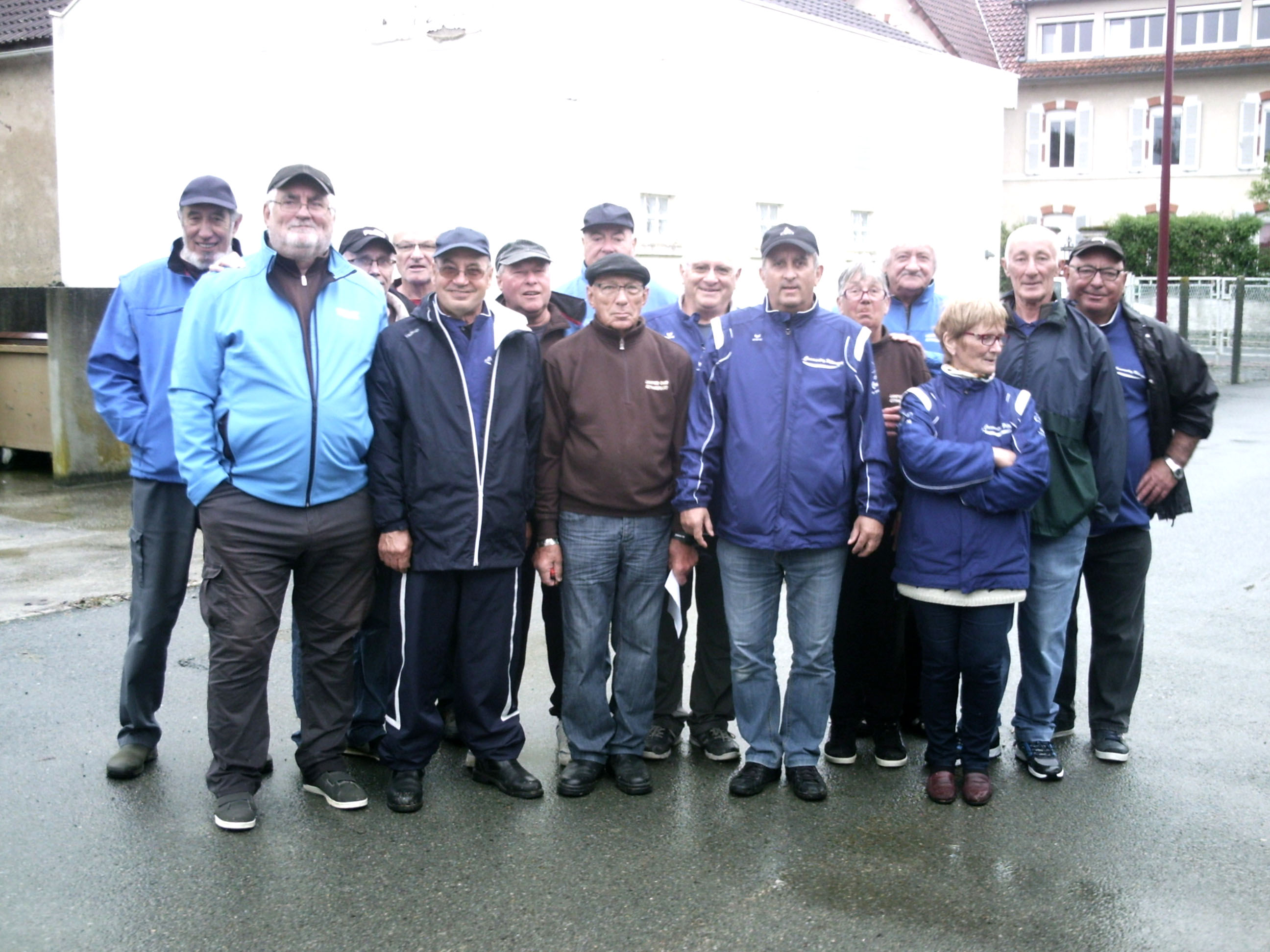 LES VETERANS GAGNENT A NOUVEAU LES VETERANS GAGNENT A NOUVEAU
