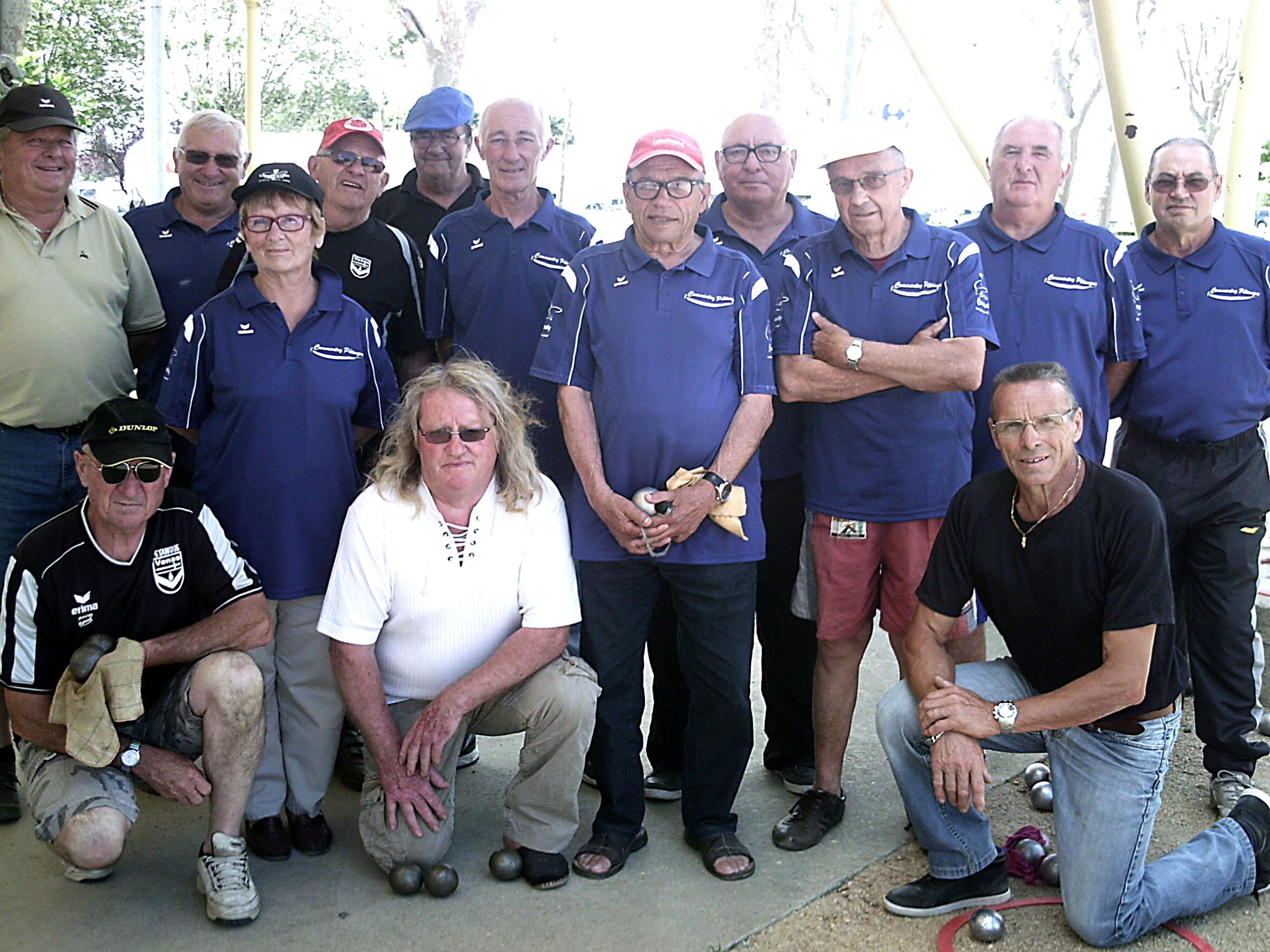 LES VÉTÉRANS DOS À DOS LES VÉTÉRANS DOS À DOS