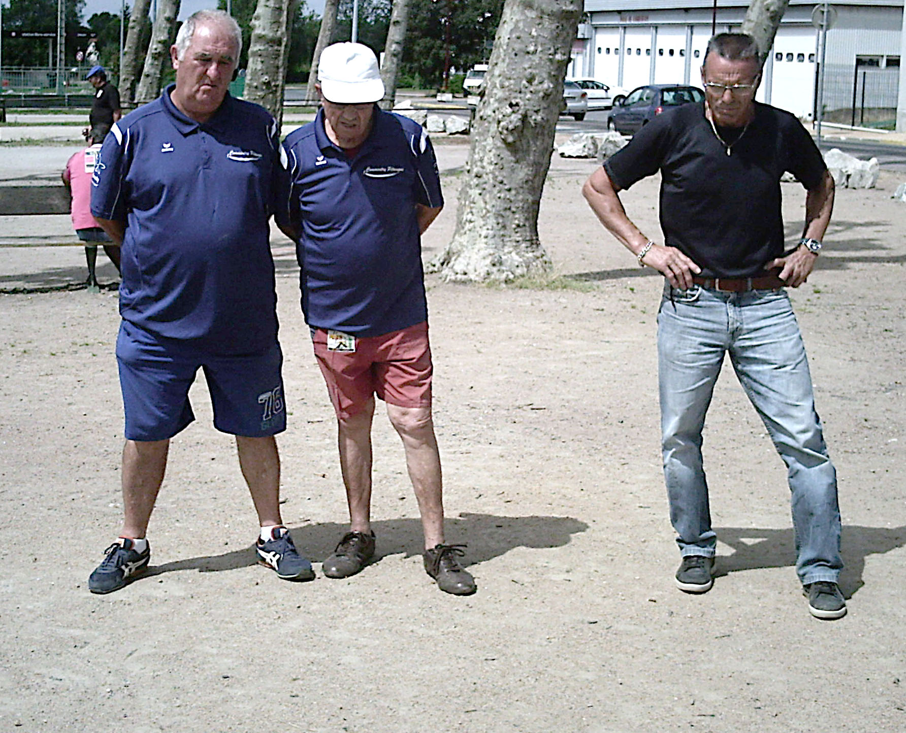 LES VÉTÉRANS DOS À DOS LES VÉTÉRANS DOS À DOS