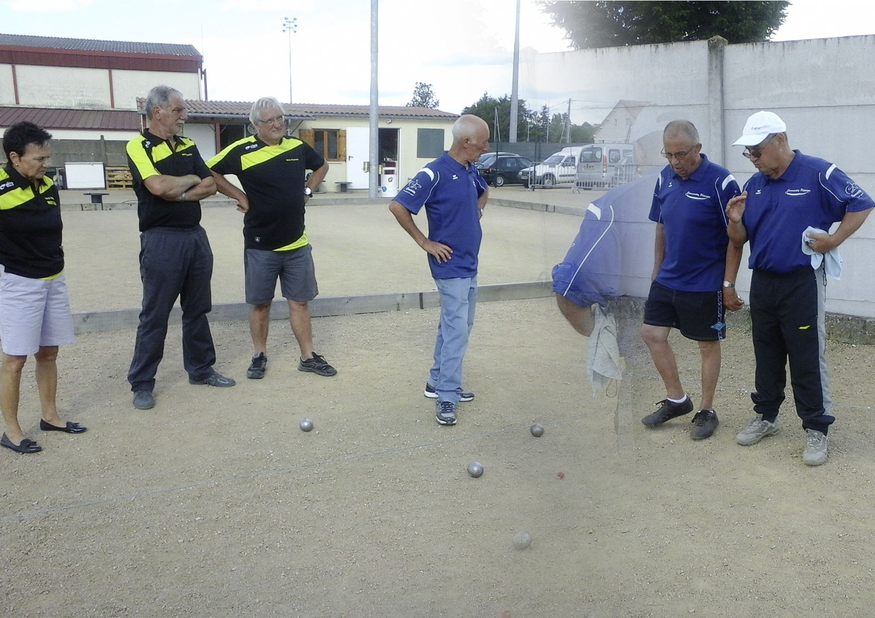 LES VETERANS S'OFFRENT UN DERBY LES VETERANS S'OFFRENT UN DERBY