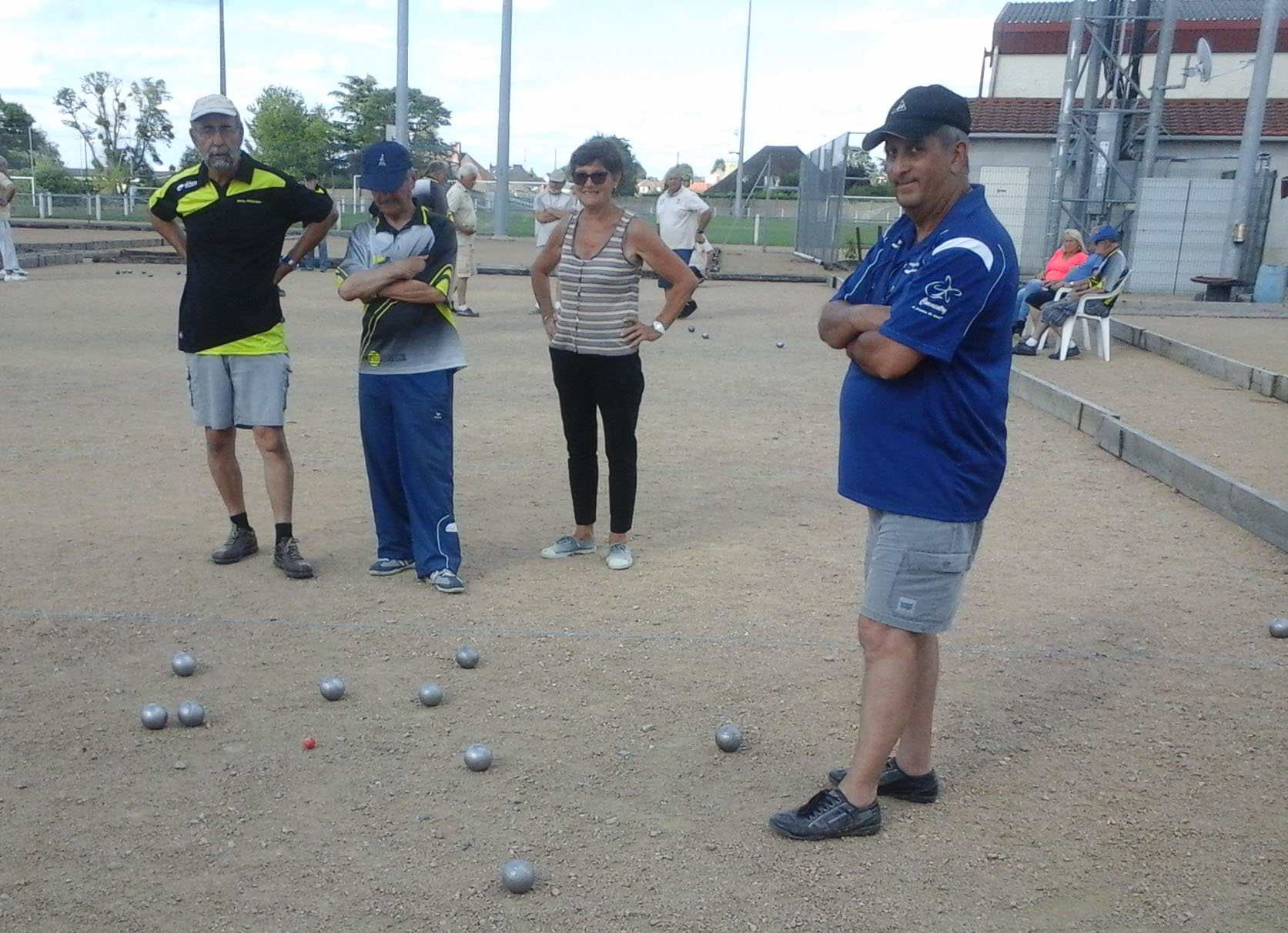 LES VETERANS S'OFFRENT UN DERBY LES VETERANS S'OFFRENT UN DERBY