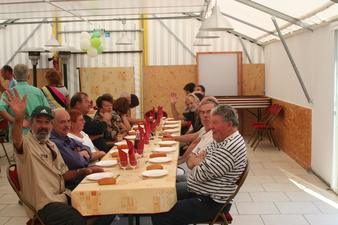 un bon repas entre copains avant de reattaquer les hostilités un bon repas entre copains avant de reattaquer les hostilités
