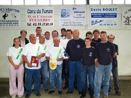 l'èspérance fougères en blanc, plouvorn en bleu