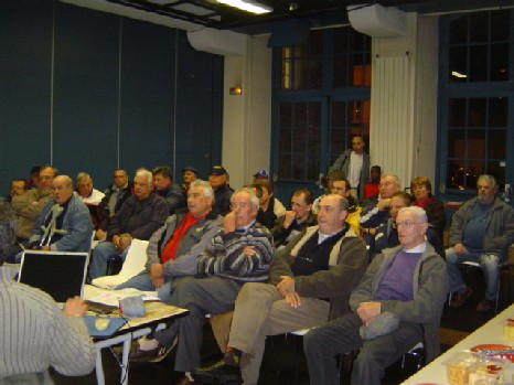UNE SALLE BIEN REMPLIE UNE SALLE BIEN REMPLIE