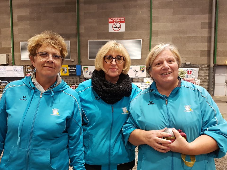 Sylvie Diez au milieu Sylvie Diez au milieu