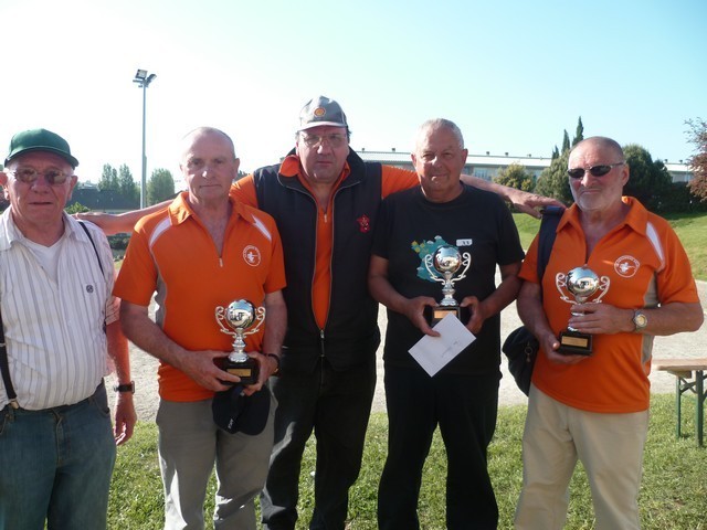 H.SAVOURE ET S.COMBEAU AVEC LES VAINQUEURS H.SAVOURE ET S.COMBEAU AVEC LES VAINQUEURS