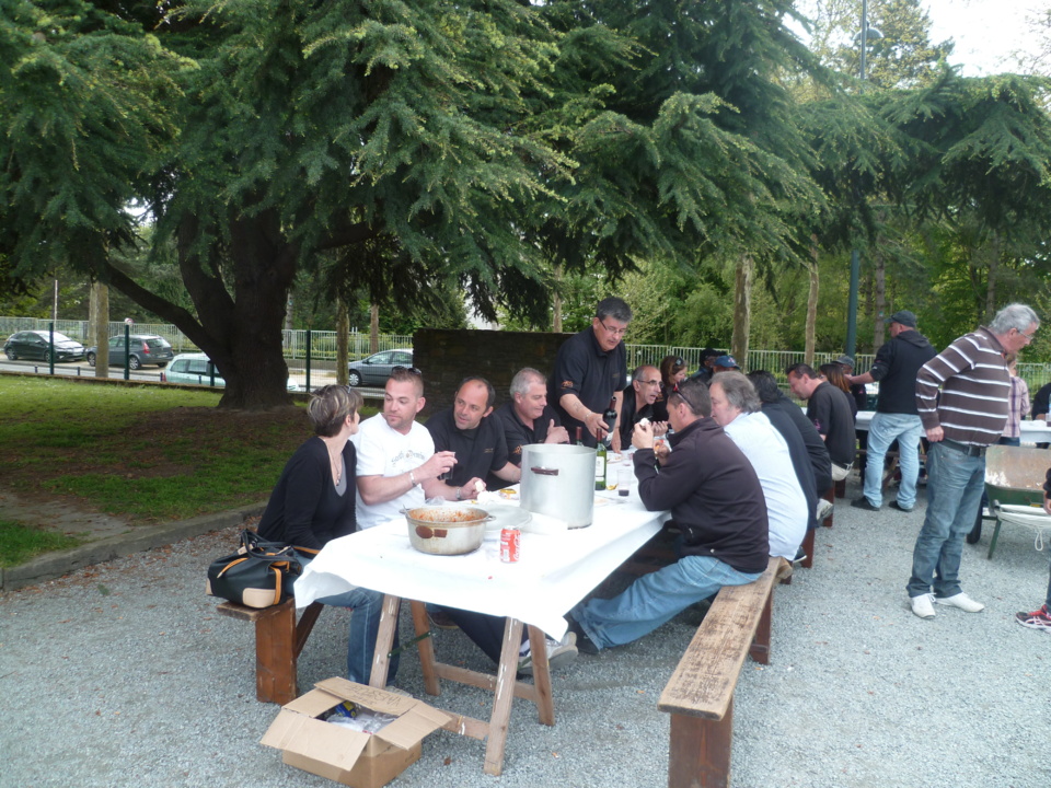 LA PAUSE DU MIDI =CONVIVIALITE