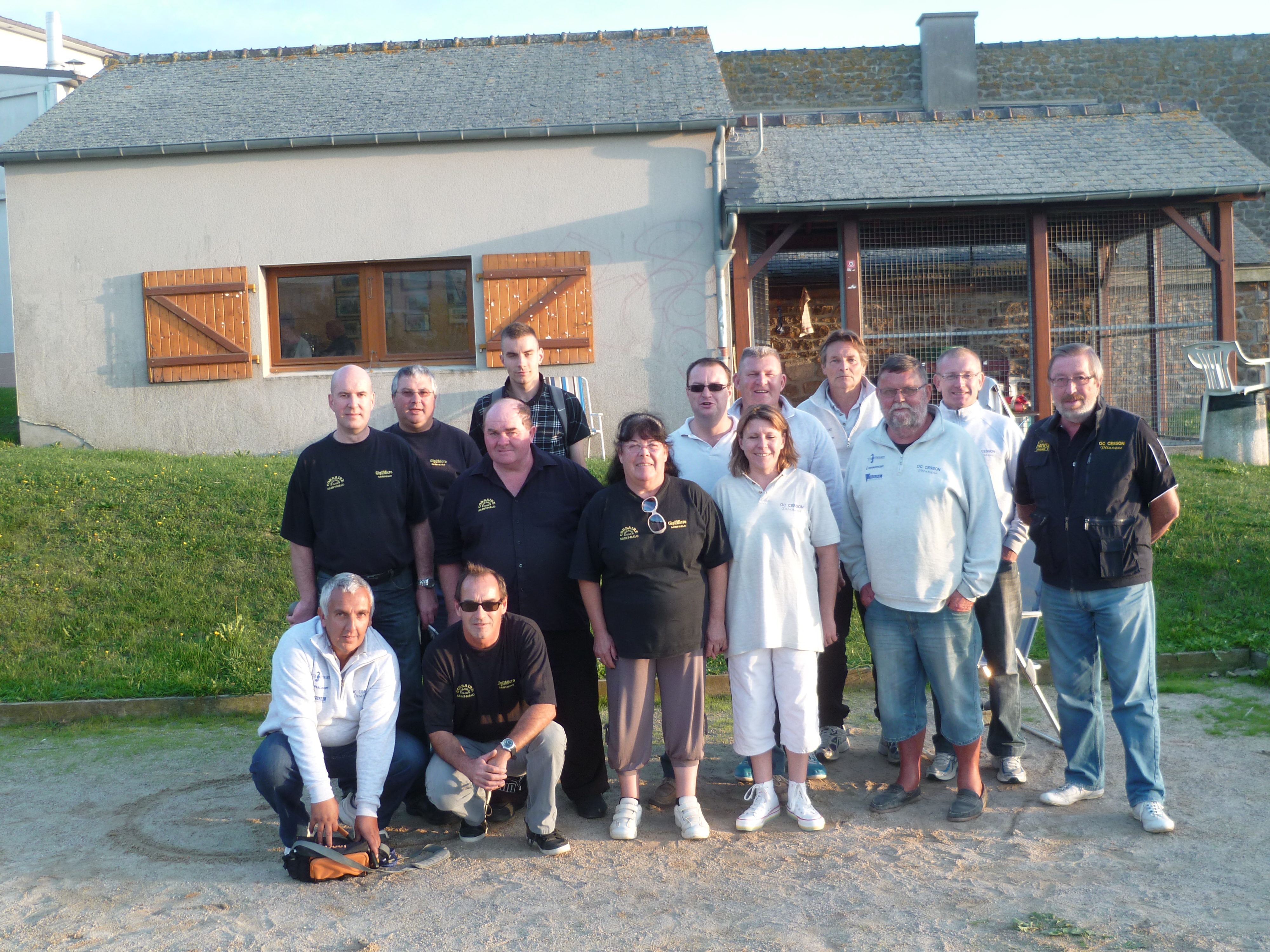 LES 2 EQUIPES REUNIES APRES LES PARTIES LES 2 EQUIPES REUNIES APRES LES PARTIES