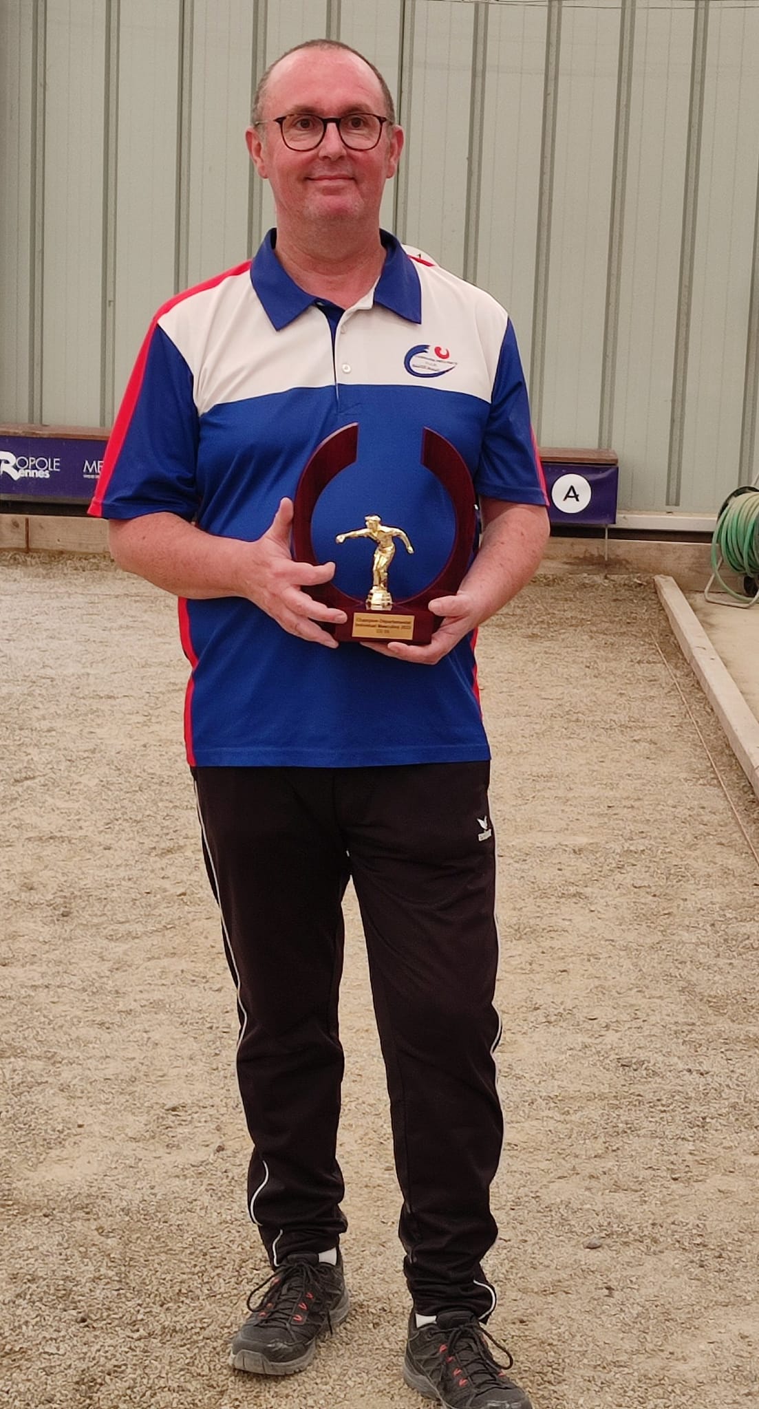 CHAMPION D'ILLE ET VILAINE TETE A TETE CHAMPION D'ILLE ET VILAINE TETE A TETE