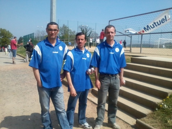 la tripllete qui s'incline en poule la tripllete qui s'incline en poule