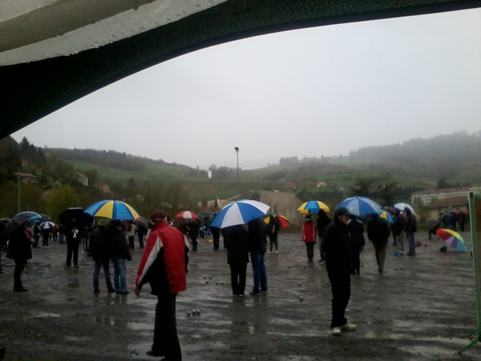 3 triplettes engagées 2 ne sortent pas des poules 1 à laissé passer et pour cause 3 triplettes engagées 2 ne sortent pas des poules 1 à laissé passer et pour cause