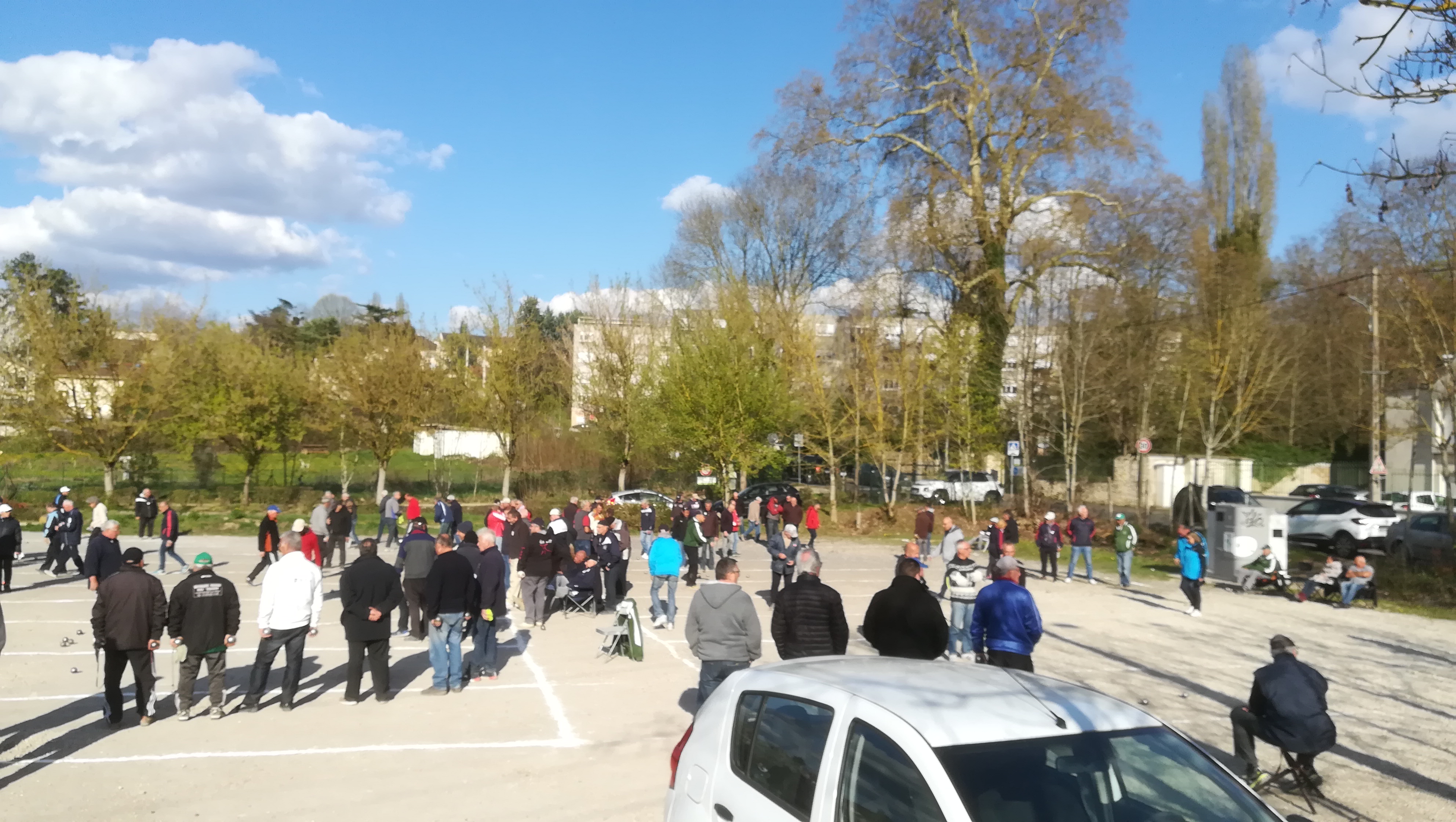 Le parking transformé en boulodrome