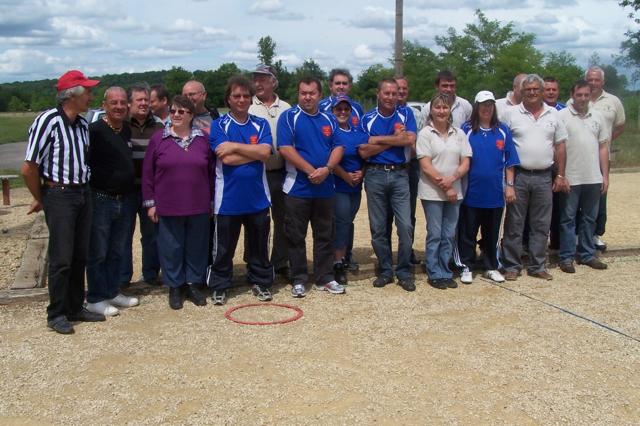 EQUIPE CUFFY CHAROST 2011 EQUIPE CUFFY CHAROST 2011