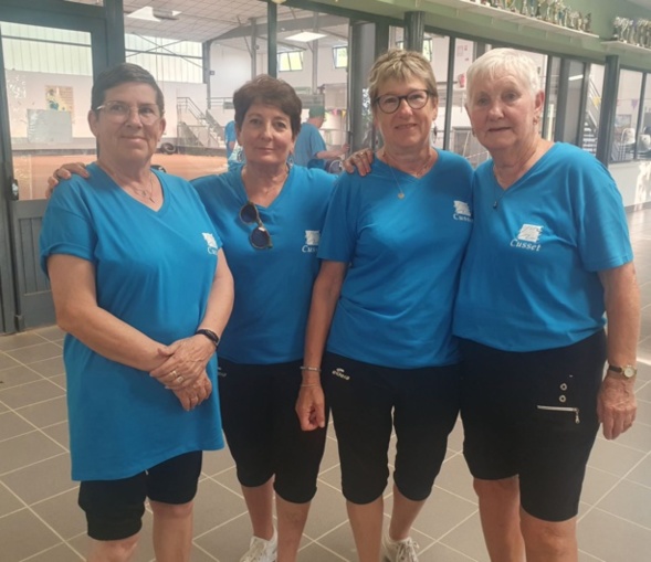 l' équipe gagnante....les garçons par courtoisie se sont effacés...... l' équipe gagnante....les garçons par courtoisie se sont effacés......