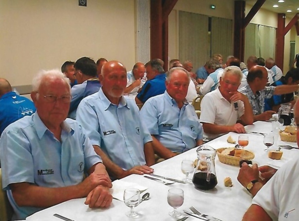 Toujours le même trio d'inséparables: lors d'une phase finale en 2013. Au premier plan Michel VAILLANT, Pierre BARBATO et Maurice DUFLOUX Toujours le même trio d'inséparables: lors d'une phase finale en 2013. Au premier plan Michel VAILLANT, Pierre BARBATO et Maurice DUFLOUX