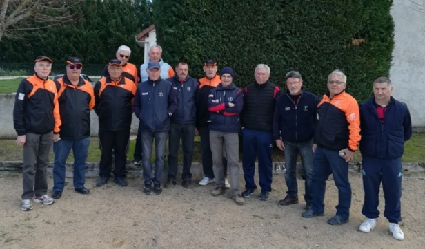 Les équipes de DOMERAT "A" et de NEUVY "A" Les équipes de DOMERAT "A" et de NEUVY "A"