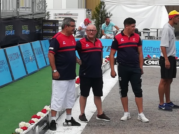 L'équipe 1 de DOMERAT composée de Kévin DAVENDA, Arnaud MAISONNEUVE et de Philippe BERNARD L'équipe 1 de DOMERAT composée de Kévin DAVENDA, Arnaud MAISONNEUVE et de Philippe BERNARD