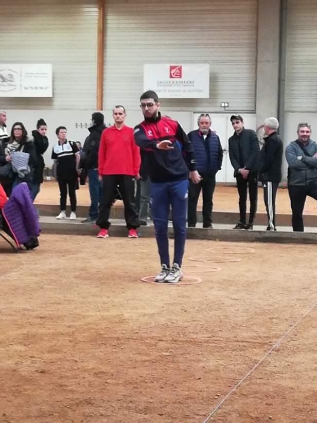 Enzo PINTO, seul représentant de la pétanque Domératoise s'est incliné en demi finale du tir de précision hier samedi 01 février 2020 au BCF. Enzo PINTO, seul représentant de la pétanque Domératoise s'est incliné en demi finale du tir de précision hier samedi 01 février 2020 au BCF.