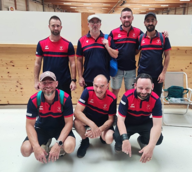 L'équipe sénior "B" de la pétanque Domératoise L'équipe sénior "B" de la pétanque Domératoise