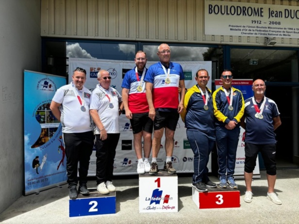 Podium du Championnat Léo et Philippe sur la plus haute marche et Alain tout à droite