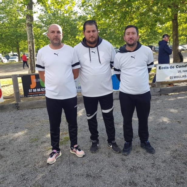 Karl à droite associé Romain et Benoît Huitième de final