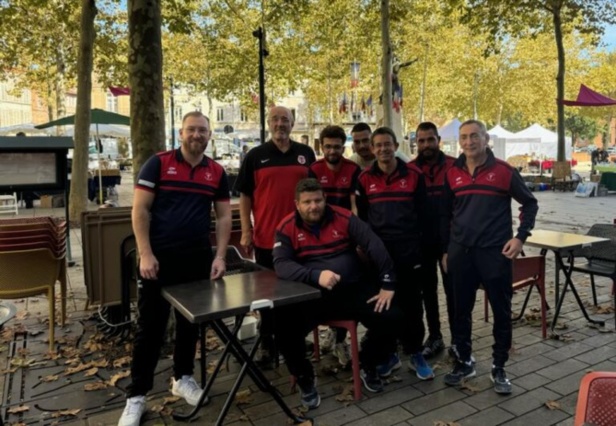 de gauche à droite: Léo, Philippe, David, Enzo, Ryan, Michel, Moise et Jean-michel. de gauche à droite: Léo, Philippe, David, Enzo, Ryan, Michel, Moise et Jean-michel.