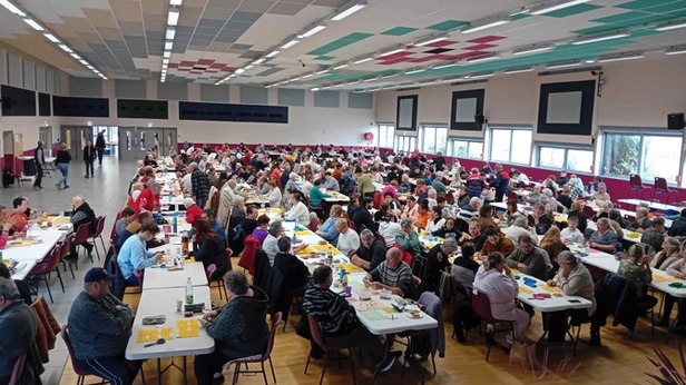 L'affluence au loto avec des heureux et d'autre un peu moins