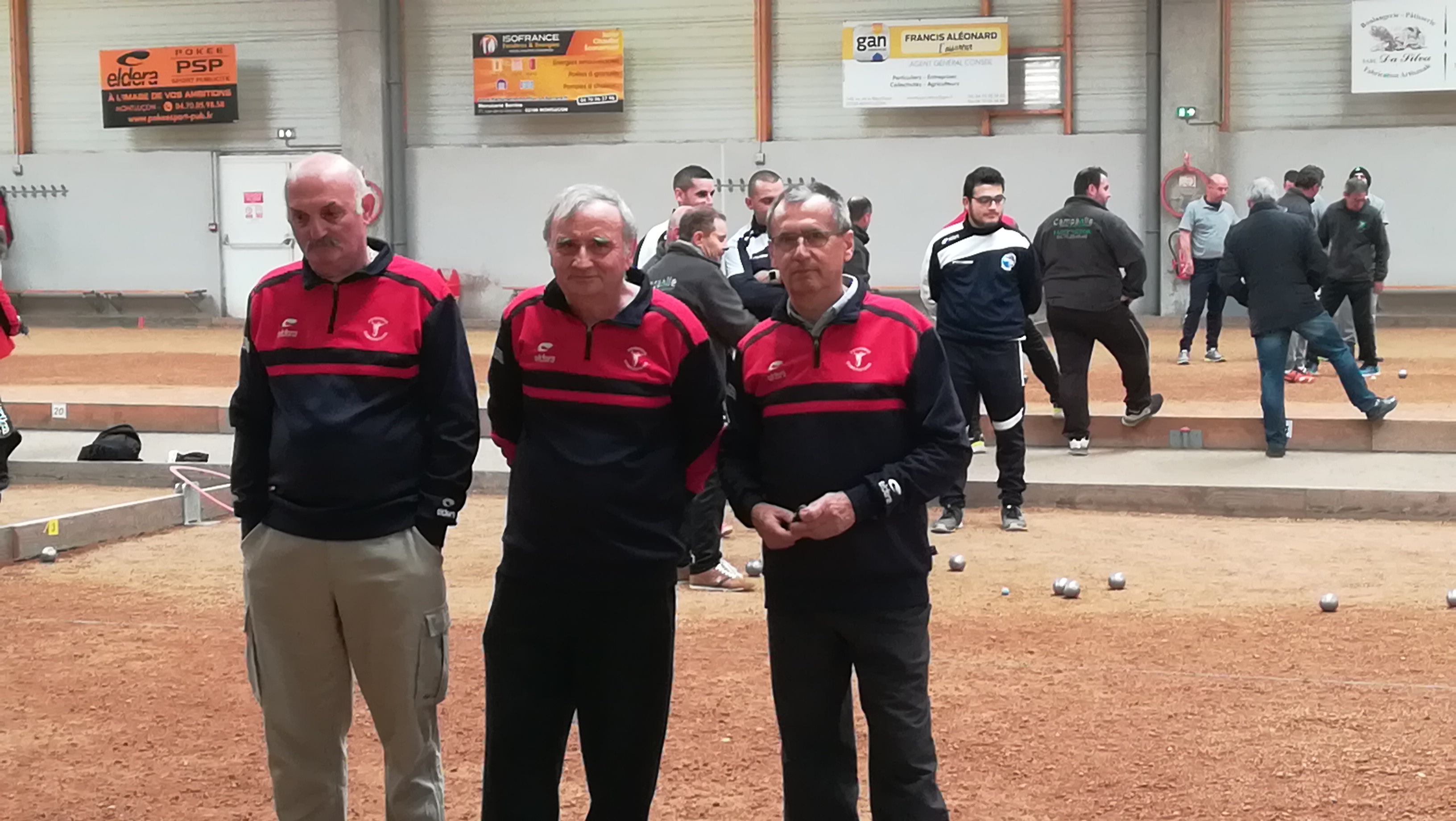 Equipe composée de POLICARPE, André, VANGEON, Roland et BUSSEROLLES, Patrice Equipe composée de POLICARPE, André, VANGEON, Roland et BUSSEROLLES, Patrice